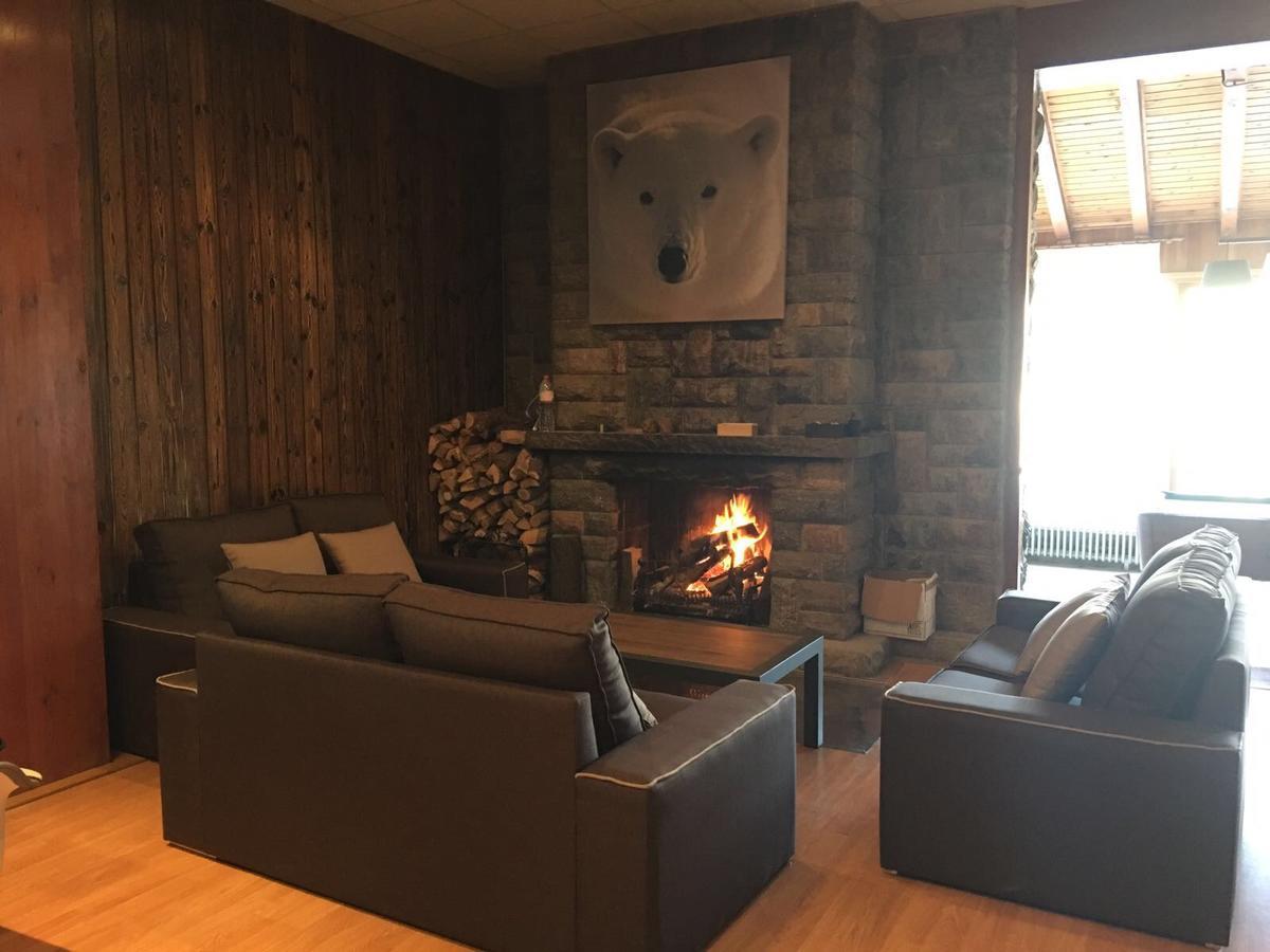Hotel Bon Repos Bellver De Cerdanya Buitenkant foto